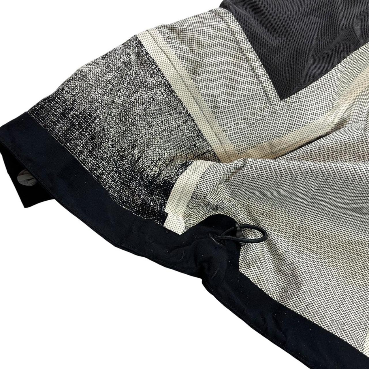 Mountain Hardwear black windbreaker jacket (S)