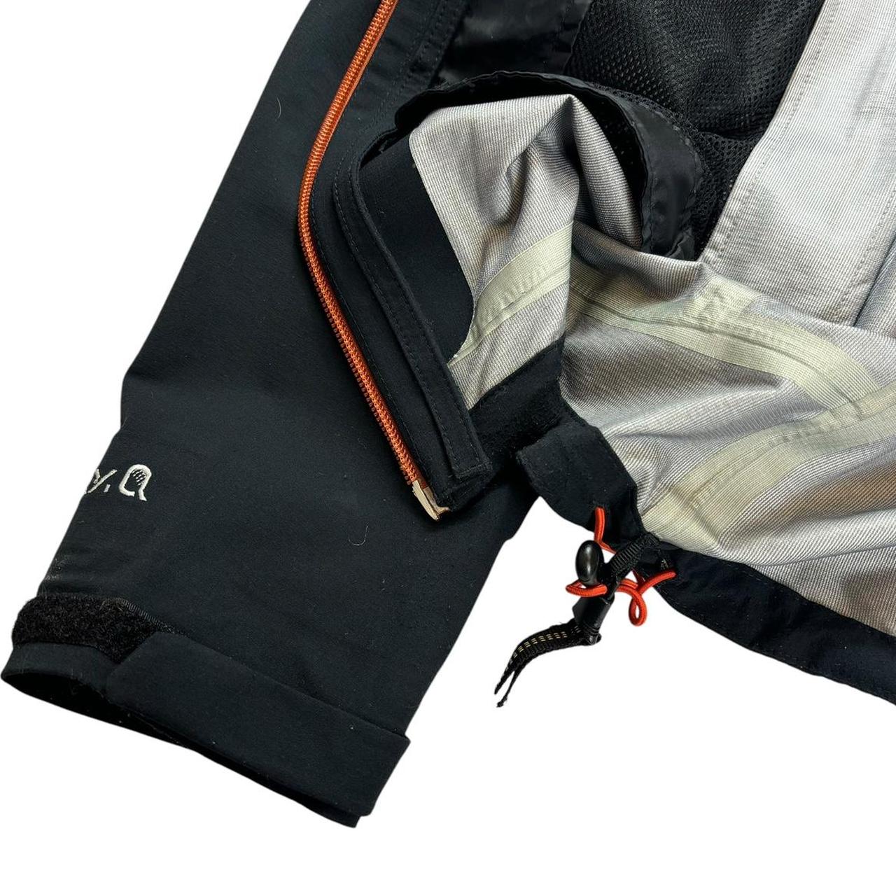 Mountain Hardwear black lightweight windbreaker (L)