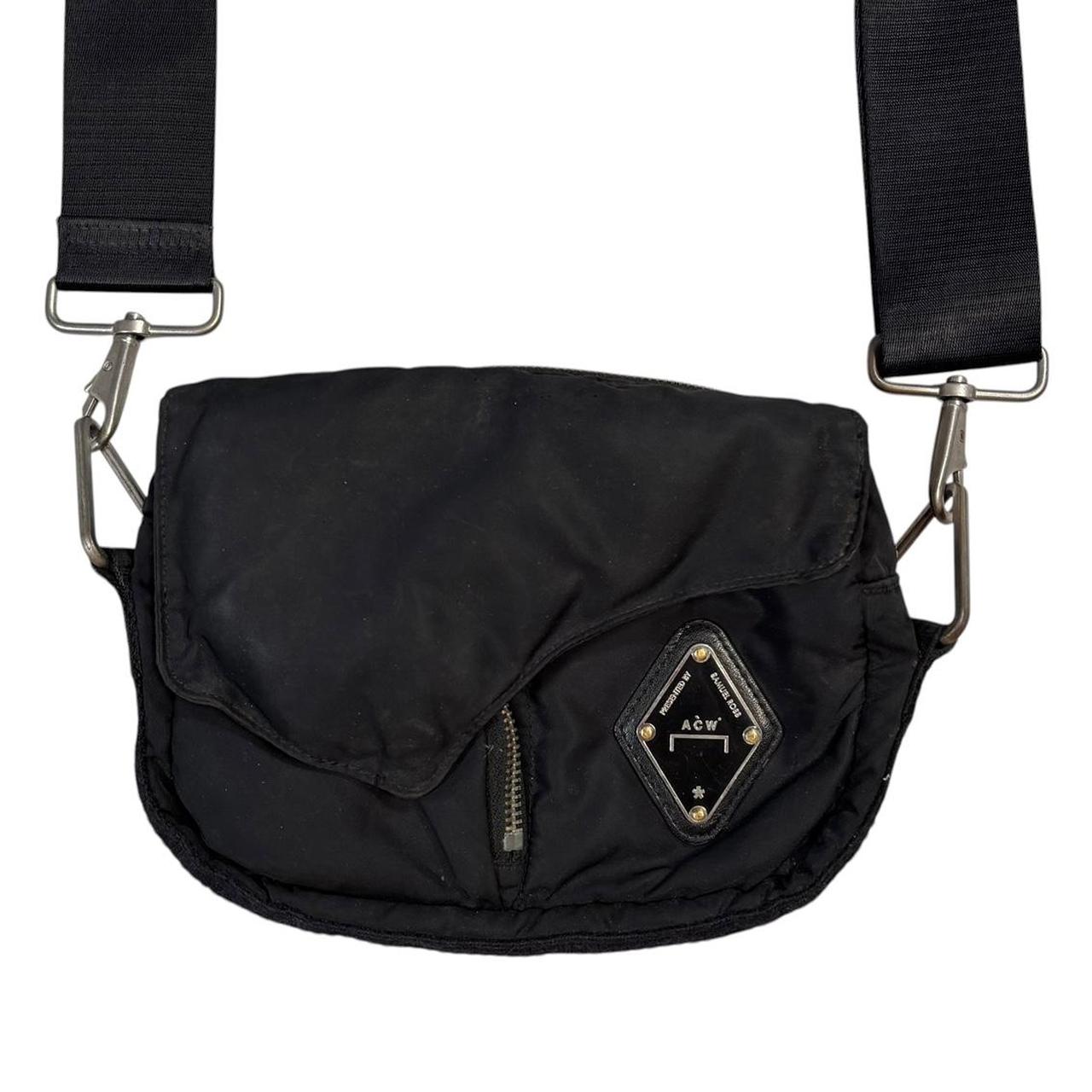 A cold wall black envelope crossbody side bag