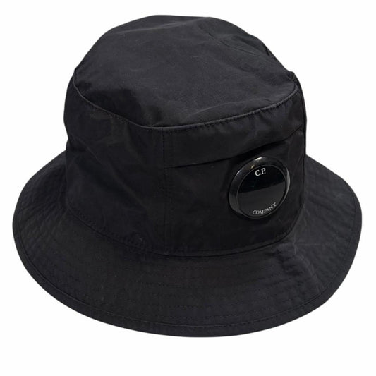 CP Company Chrome R Lens black bucket hat (XL)