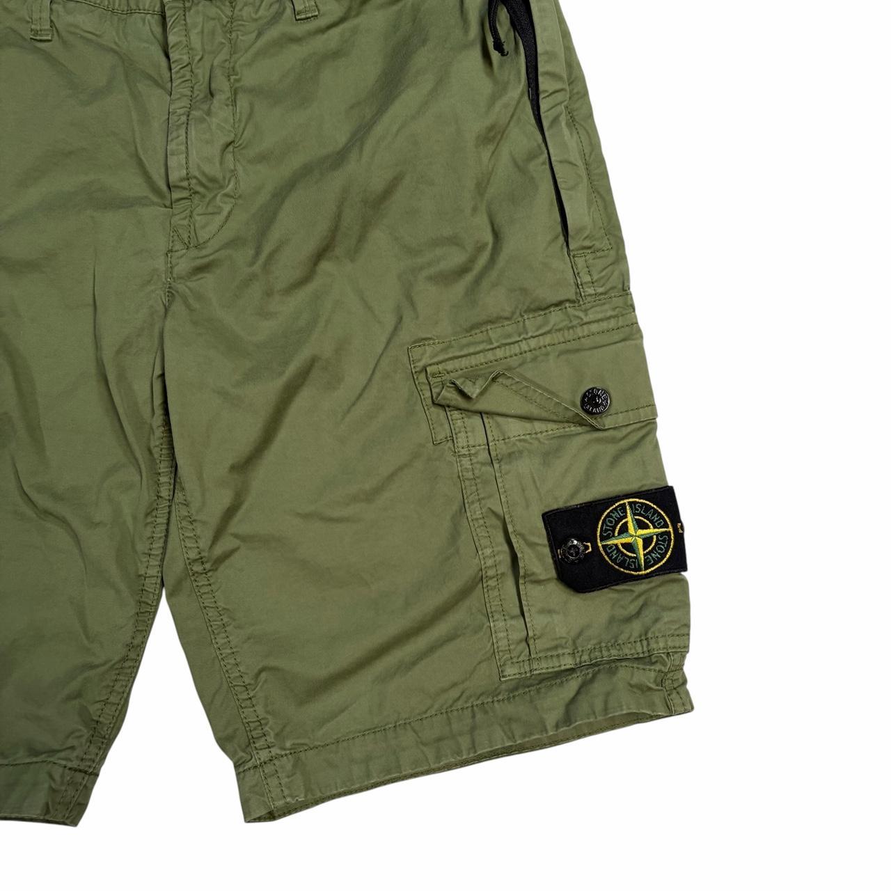 Stone island cargo shorts (W32)