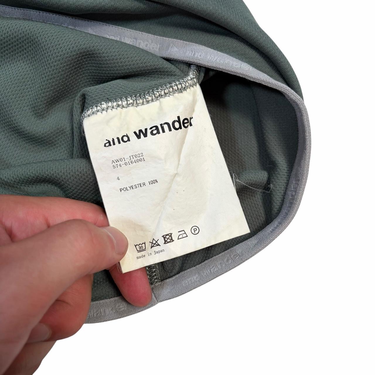 And wander T shirt (S)